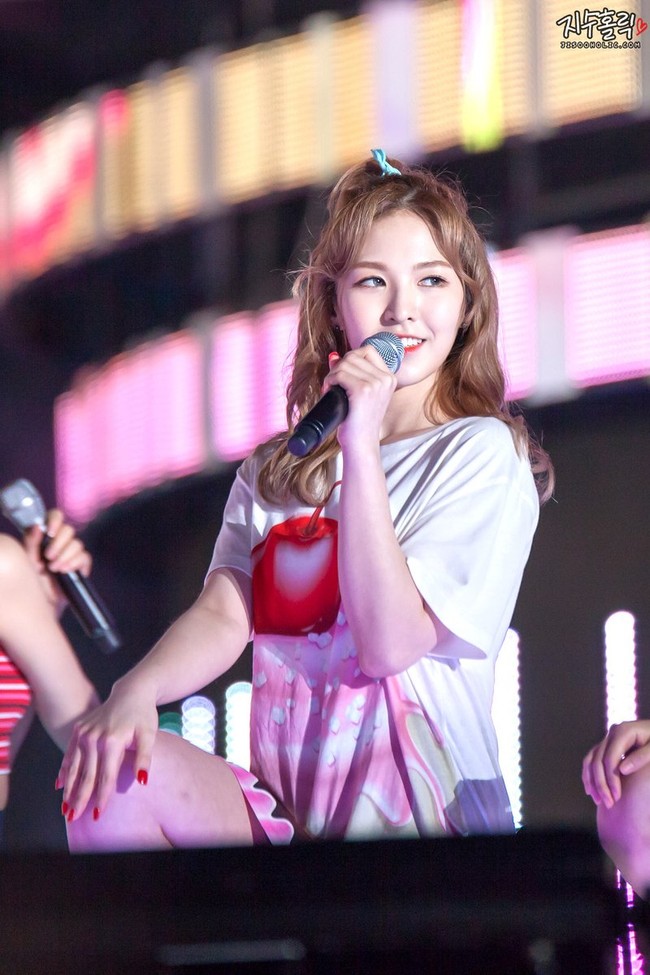 Yeri (Red Velvet) bị khó ở vì sàn sân khấu quá nóng - Ảnh 4.