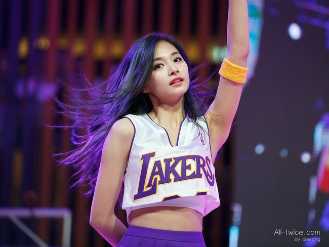 Tzuyu (TWICE): Huyền thoại nhan sắc mới của Kpop? - Ảnh 3.