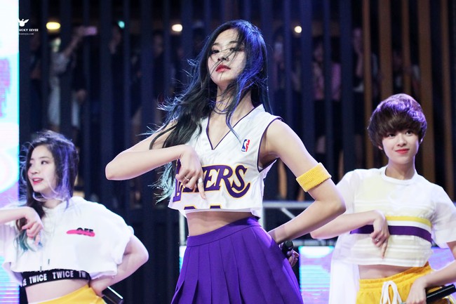 Tzuyu (TWICE): Huyền thoại nhan sắc mới của Kpop? - Ảnh 8.