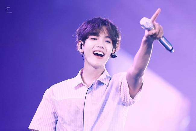 Đây là phản ứng của Baekhyun (EXO) khi bị fan ném đồ vào người - Ảnh 6.