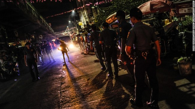 Gần 1.000 người đã thiệt mạng trong cuộc truy quét tội phạm ma túy lớn nhất Philippines - Ảnh 6.
