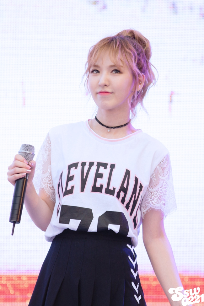 Wendy (Red Velvet) xinh đẹp v&agrave; thon thả bất ngờ khiến fan ph&aacute;t cuồng - Ảnh 1.