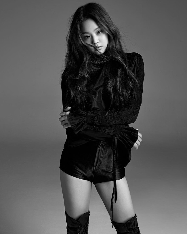 Jennie chấn thương vào viện, Jisoo khóc nức nở trong sân khấu ra mắt của Black Pink - Ảnh 2.