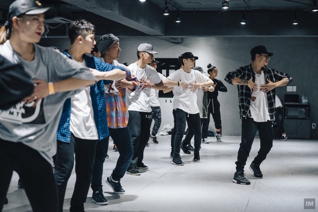 Những vũ công tạo nên các bước nhảy đình đám Kpop 2016 - Ảnh 19.