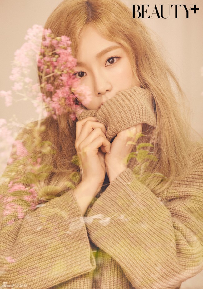 Taeyeon (SNSD) đẹp như n&agrave;ng thơ tr&ecirc;n b&igrave;a tạp ch&iacute;, được khen hết lời mặc scandal Tiffany - Ảnh 1.