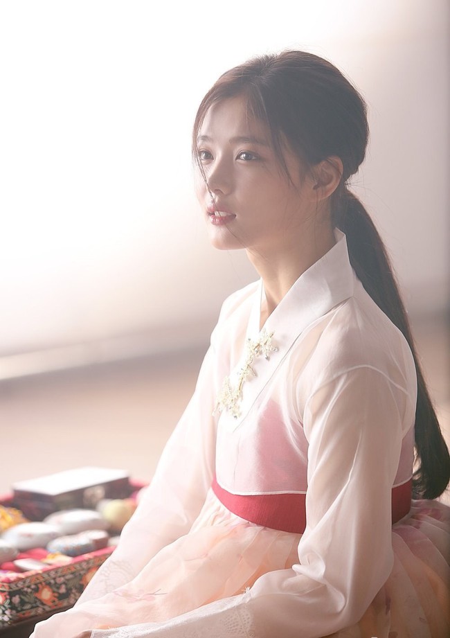 Vẻ đẹp tựa nữ thần tuổi 18 của sao nhí một thời Kim Yoo Jung khiến dân tình xôn xao - Ảnh 2.