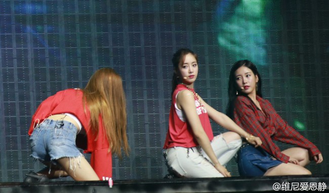 Đau đớn v&igrave; ng&atilde; sưng cổ ch&acirc;n, Jiyeon biểu diễn kh&oacute; khăn tại concert T-ara - Ảnh 4.