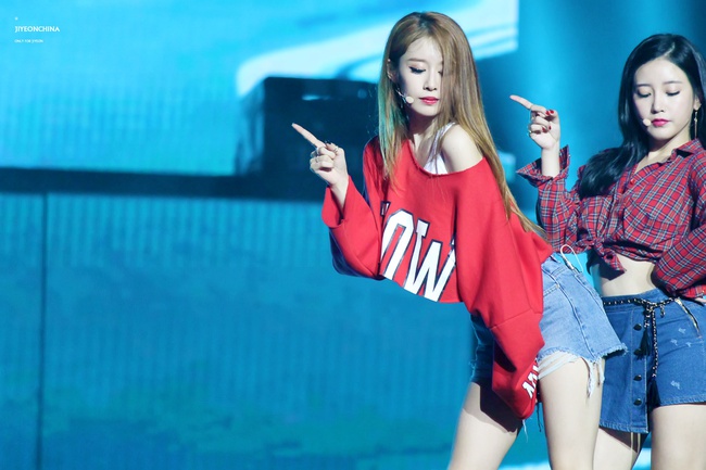 Netizen đổ như chuối trước nhan sắc của Jiyeon trong concert T-ara - Ảnh 4.