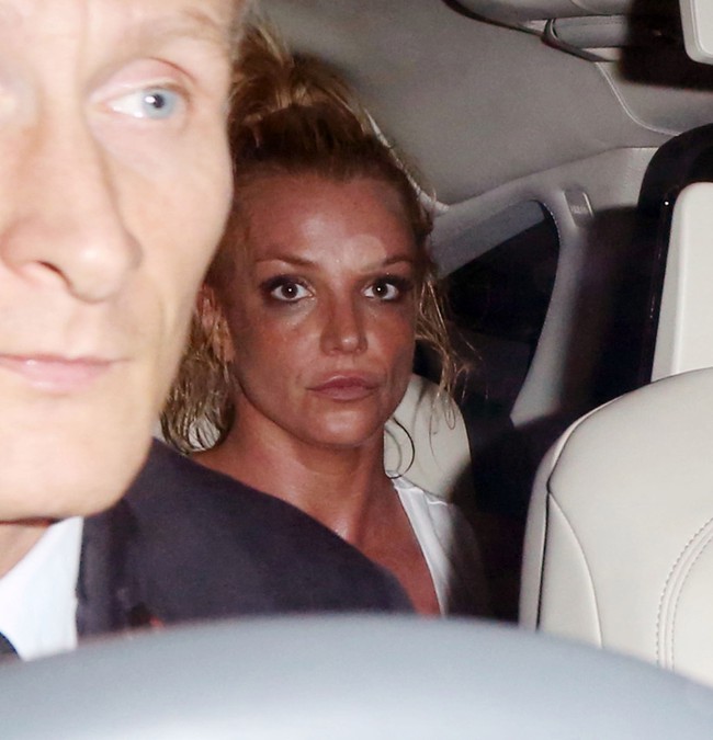 Fan tá hỏa vì gương mặt phờ phạc của Britney sau show diễn 90 phút - Ảnh 3.