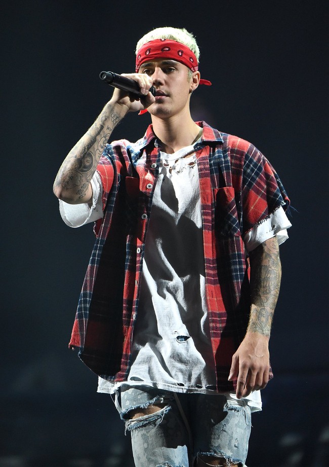 Từ tốn đề nghị fan ngừng la hét, Justin Bieber bị chửi thô lỗ - Ảnh 1.
