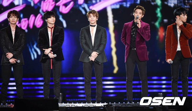 Chi&ecirc;m ngưỡng những h&igrave;nh ảnh cực đẹp của d&agrave;n idolgroup tr&ecirc;n s&acirc;n khấu 2016 Super Seoul Dream Concert - Ảnh 17.