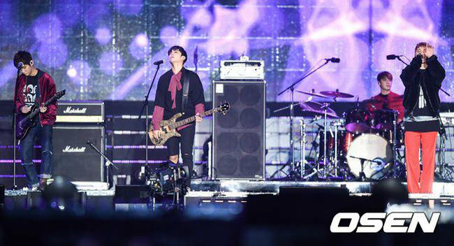 Chi&ecirc;m ngưỡng những h&igrave;nh ảnh cực đẹp của d&agrave;n idolgroup tr&ecirc;n s&acirc;n khấu 2016 Super Seoul Dream Concert - Ảnh 22.