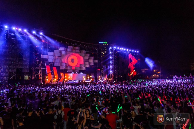 Ravolution tại SG: Alan Walker kh&ocirc;ng như mong đợi, KSHMR kỳ c&ocirc;ng l&agrave;m clip giới thiệu bằng tiếng Việt - Ảnh 1.