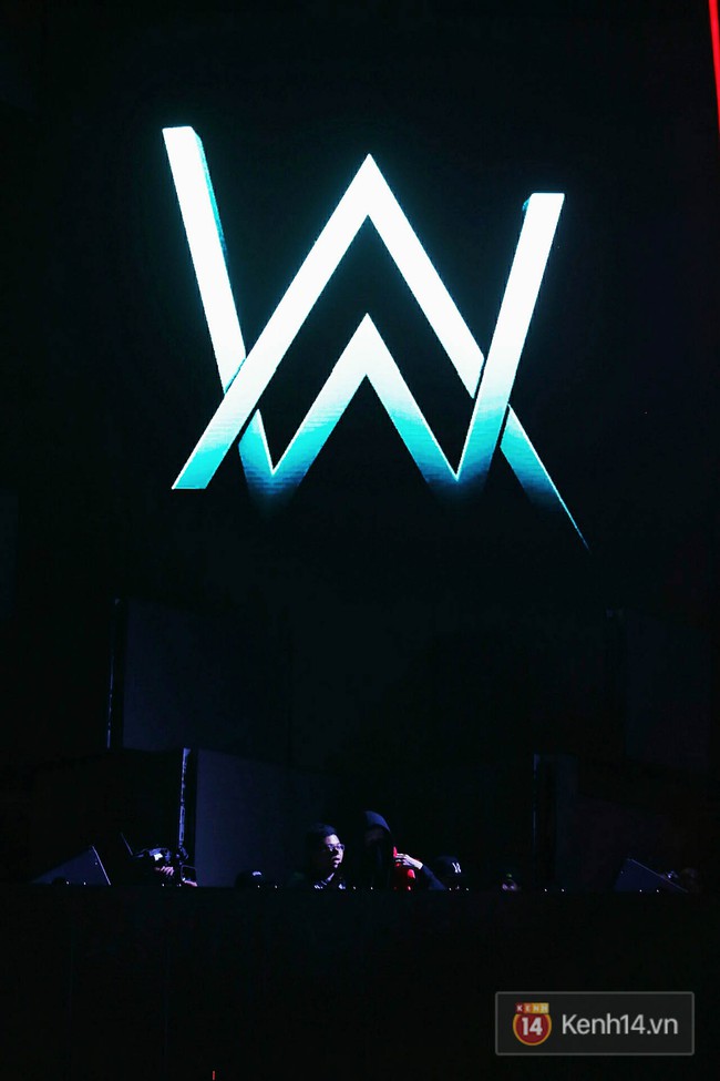 Ravolution tại SG: Alan Walker kh&ocirc;ng như mong đợi, KSHMR kỳ c&ocirc;ng l&agrave;m clip giới thiệu bằng tiếng Việt - Ảnh 4.