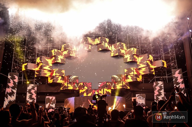 Ravolution tại SG: Alan Walker kh&ocirc;ng như mong đợi, KSHMR kỳ c&ocirc;ng l&agrave;m clip giới thiệu bằng tiếng Việt - Ảnh 9.