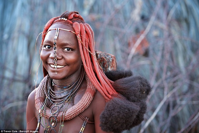 Chùm ảnh: Nét văn hóa có một không hai của bộ lạc kỳ lạ ở Namibia - Ảnh 18.