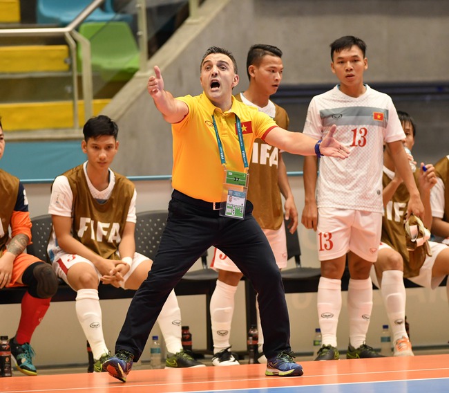 Thua đội hạng 3 thế giới, HLV tuyển futsal Việt Nam chúc mừng các học trò - Ảnh 2.