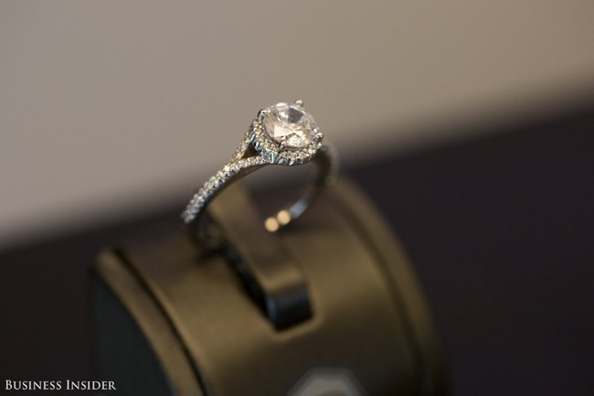 Đột nhập xưởng chế tác kim cương lớn nhất nước Mỹ, nơi mỗi chiếc nhẫn có giá lên tới 66 tỷ đồng - Ảnh 17.