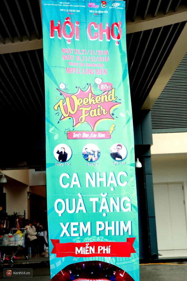 Giới trẻ Hà Nội nô nức rủ nhau xem phim miễn phí & xem phim thả ga ở Weekend Fair - Ảnh 2.