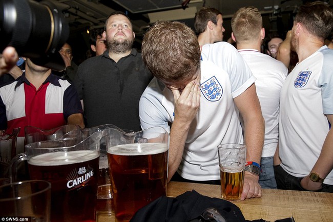 Người Anh phản ứng ra sao sau khi bị Iceland đá văng khỏi Euro 2016? - Ảnh 3.