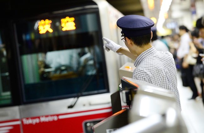 Muốn biết người Nhật văn minh như thế nào hãy đi tàu điện ngầm ở Tokyo - Ảnh 4.