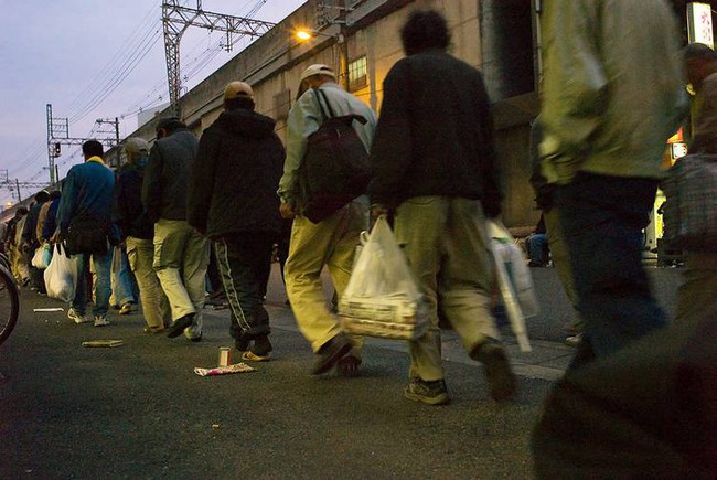 Những cảnh tượng khó tin ở vùng đất nghèo khó nhất Nhật Bản - Ảnh 17.