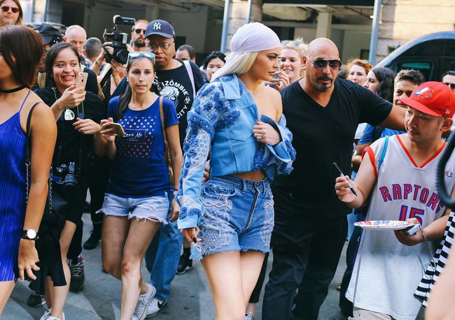 Phong c&aacute;ch ph&oacute;ng kho&aacute;ng, thực tế ăn s&acirc;u v&agrave;o m&aacute;u giới mộ điệu thời trang tại NYFW - Ảnh 25.