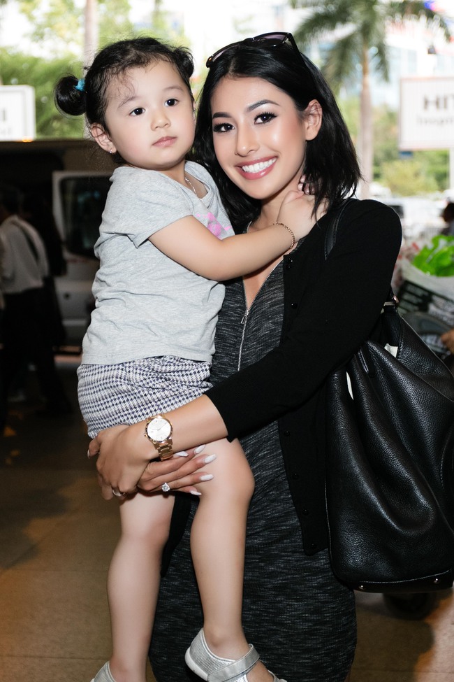 Bất ngờ với nhan sắc xinh như hoa hậu của em g&aacute;i Jennifer Phạm - Ảnh 3.