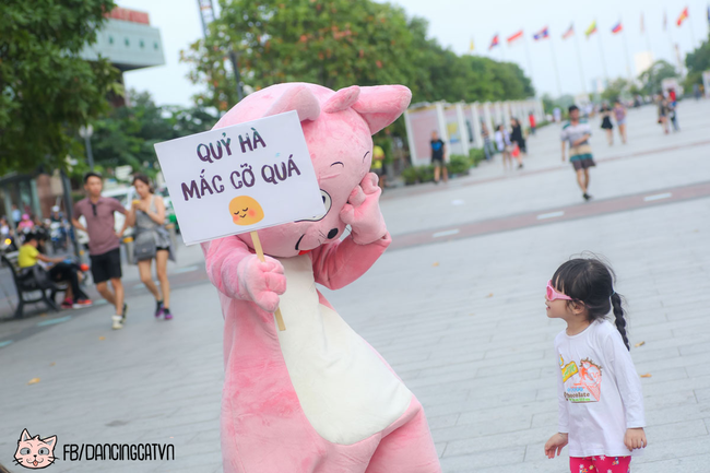 Ch&uacute; m&egrave;o hồng kỳ lạ khiến sao Việt m&ecirc; t&iacute;t - Ảnh 2.