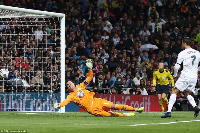 Ronaldo lập hat-trick, Real Madrid ngược dòng kỳ diệu vào bán kết Champions League - Ảnh 2.