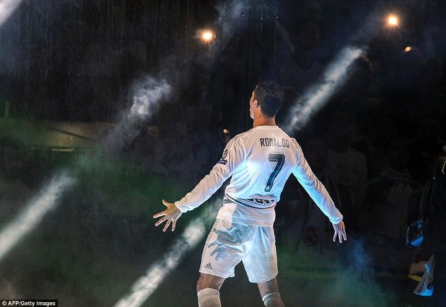 Ronaldo bùng nổ trước 80.000 CĐV Real Madrid trên sân Bernabeu