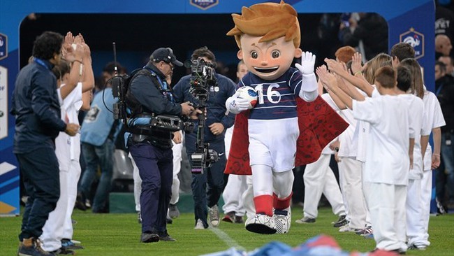 Bạn biết g&igrave; về Super Victor, linh vật si&ecirc;u dễ thương của Euro 2016? - Ảnh 2.
