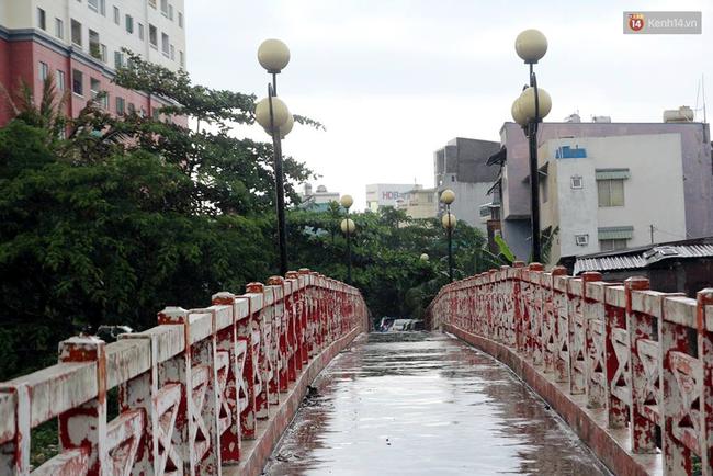TP. HCM: C&acirc;̀u mới x&acirc;y xong 3 tháng, c&acirc;́m đi lại vì... sợ người d&acirc;n ng&ocirc;̀i nh&acirc;̣u - Ảnh 3.