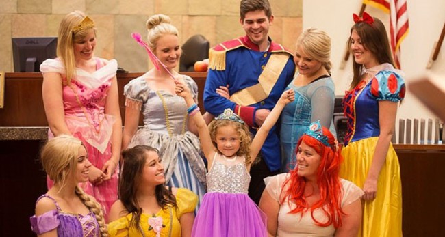 Phiên tòa có một không hai khi các thành viên tòa án hóa thân thành các nhân vật Disney - Ảnh 6.