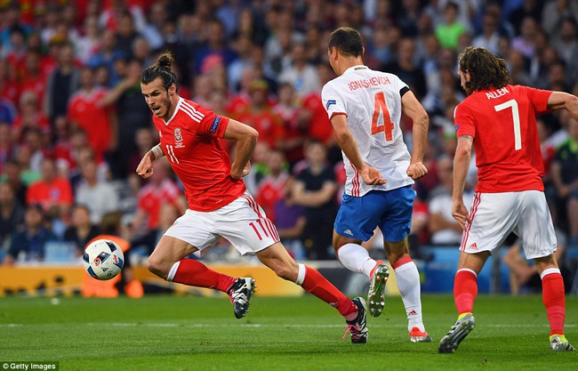 Gareth Bale rực sáng, xứ Wales qua mặt Anh giành ngôi nhất bảng B - Ảnh 4.