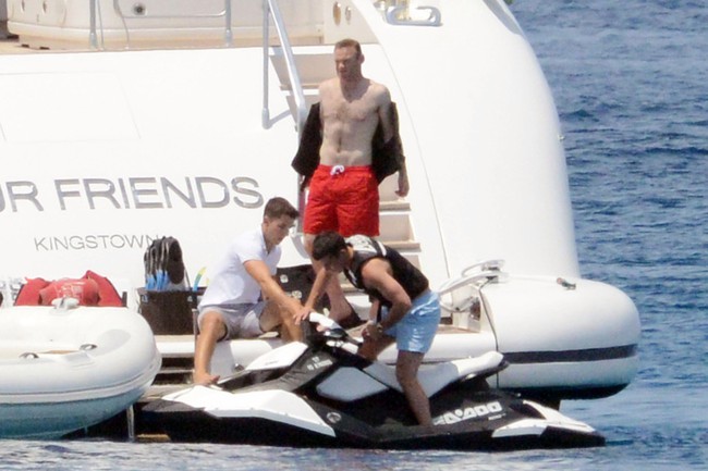 Rooney đi m&aacute;y bay v&eacute; 2,6 triệu, thu&ecirc; si&ecirc;u du thuyền 3,5 tỷ đồng - Ảnh 5.