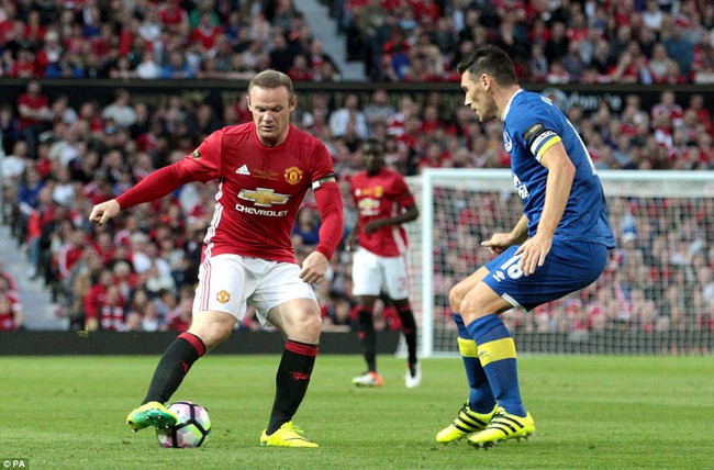 MU h&ograve;a nhạt nh&ograve;a trước Everton trong trận đấu t&ocirc;n vinh Wayne Rooney - Ảnh 2.