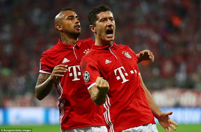 Song s&aacute;t Muller-Lewandowski nổ s&uacute;ng, Bayern thắng v&ugrave;i dập đội b&oacute;ng v&ocirc; danh - Ảnh 5.