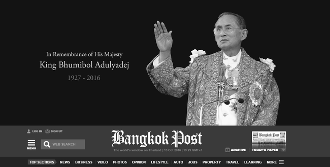 H&agrave;ng loạt trang b&aacute;o Th&aacute;i Lan chuyển m&agrave;u đen để tang Vua Bhumibol Adulyadej - Ảnh 2.