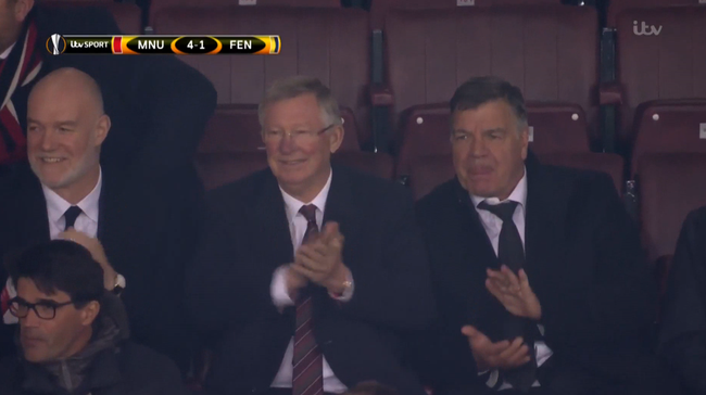 Van Persie sút tung lưới Man Utd, Sir Alex Ferguson vỗ tay tán thưởng đầy hạnh phúc  - Ảnh 2.