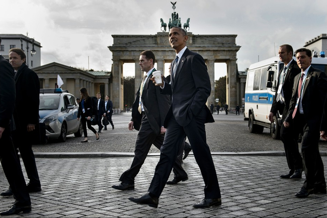 Photos of the day: Chuyến công du cuối cùng của Tổng thống Barack Obama - Ảnh 1.