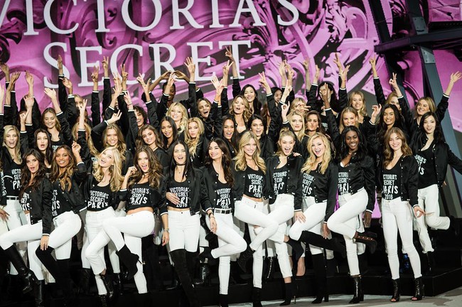 Dàn mẫu Victorias Secret đổ bộ sân khấu để tổng duyệt show, bật mí concept makeup và làm tóc - Ảnh 7.