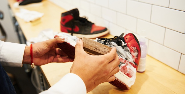 Salon chăm s&oacute;c v&agrave; l&agrave;m đẹp cho sneaker y&ecirc;u qu&yacute; của c&aacute;c thần kinh gi&agrave;y ch&iacute;nh hiệu - Ảnh 3.