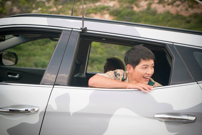 &ldquo;Hậu Duệ Mặt Trời&rdquo; bị cảnh c&aacute;o v&igrave; văng tục tr&ecirc;n s&oacute;ng, &ldquo;Come Back Mister&rdquo; &ldquo;tho&aacute;t nạn&rdquo; - Ảnh 20.