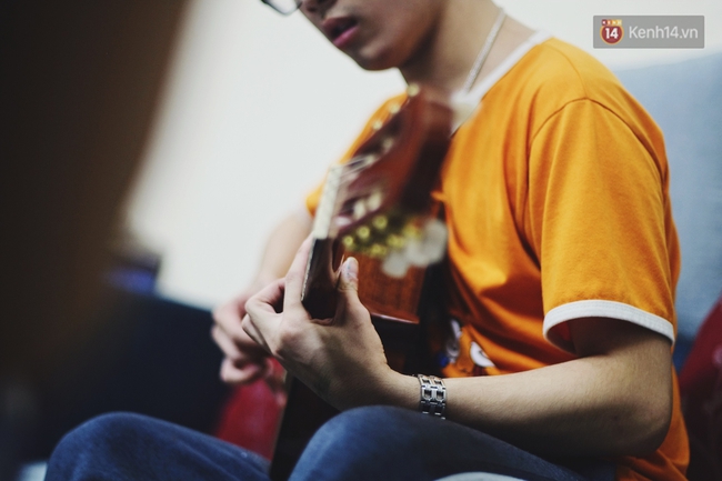 Ch&agrave;ng trai 17 tuổi mắc chứng tự kỉ vẫn đ&agrave;n giỏi, vẽ đẹp v&agrave; nhẩm t&iacute;nh con số thần tốc - Ảnh 23.