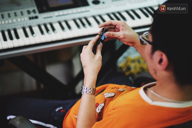 Ch&agrave;ng trai 17 tuổi mắc chứng tự kỉ vẫn đ&agrave;n giỏi, vẽ đẹp v&agrave; nhẩm t&iacute;nh con số thần tốc - Ảnh 27.