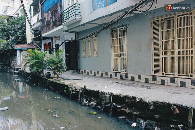 H&agrave;ng trăm hộ d&acirc;n H&agrave; Nội chịu cảnh sống chung với bể phốt lộ thi&ecirc;n d&agrave;i hơn 3km - Ảnh 10.