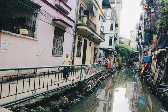 Hàng trăm hộ dân Hà Nội chịu cảnh sống chung với bể phốt lộ thiên dài hơn 3km - Ảnh 6.