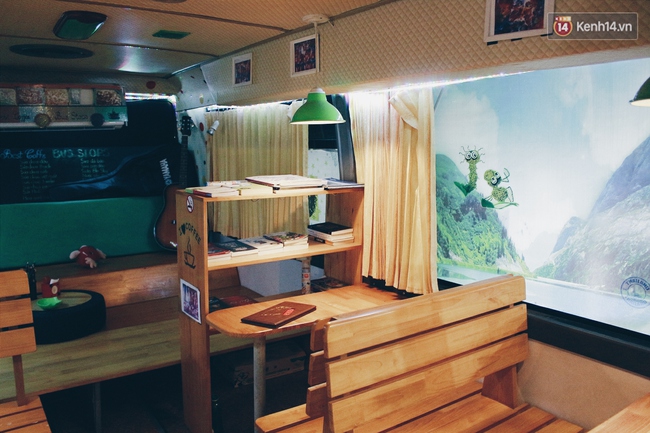 Trải nghiệm thú vị không gian của quán cafe xe buýt ở Hà Nội - Ảnh 10.