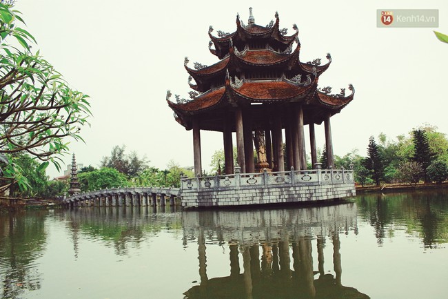 Ng&ocirc;i ch&ugrave;a nổi tiếng với khu vườn tuyệt đẹp ở l&agrave;ng cổ 200 năm - Ảnh 3.